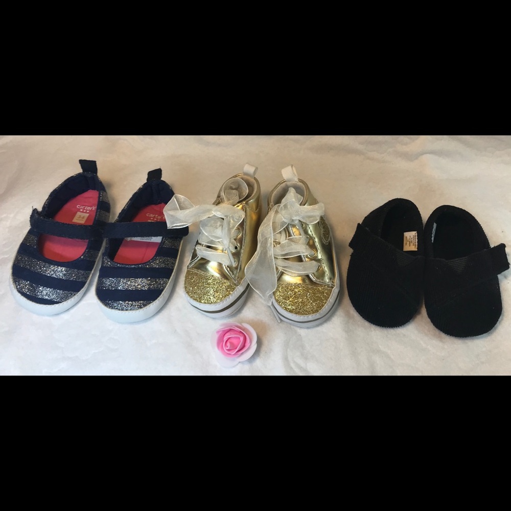 3 pairs of baby shoes. Size 3-6 months. Carter’s.